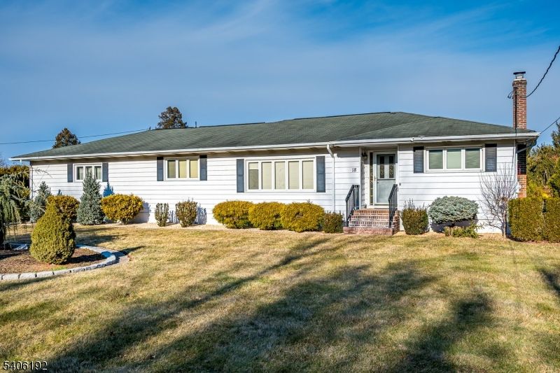Exterior, Facade, Cape Cod