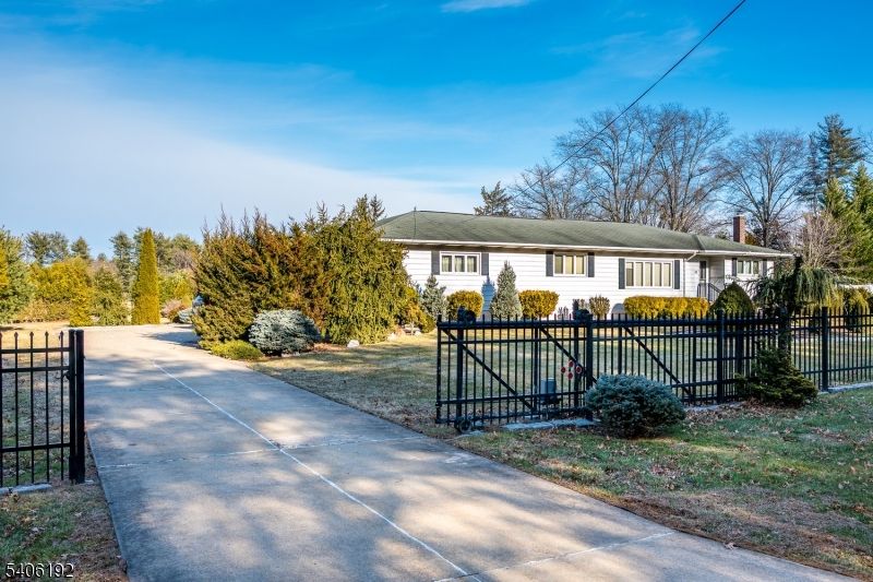 Exterior, Tennis Courts