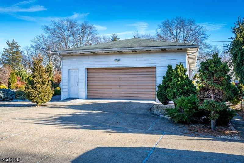 Detached Garage, Exterior