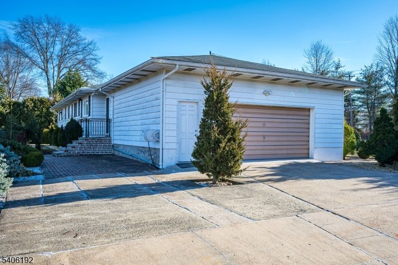 Detached Garage, Exterior