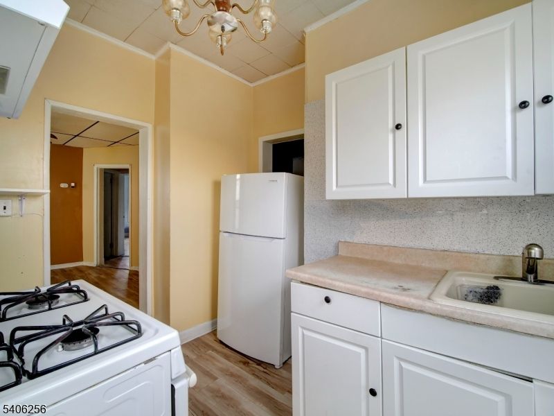 Chandelier, Interior, Kitchen, Wood Texture Flooring
