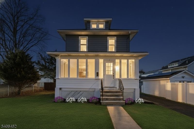 Exterior, Facade, Solar Panels, American Foursquare
