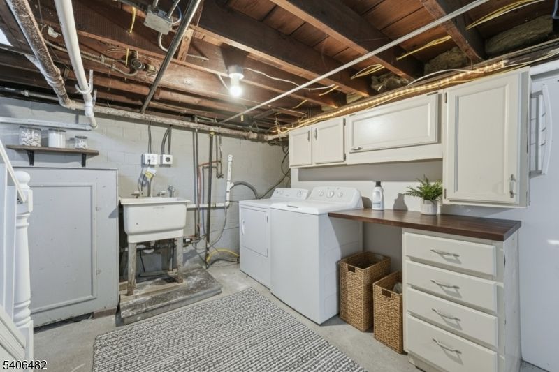Interior, Washer, Wooden Beams, Wooden Ceilings