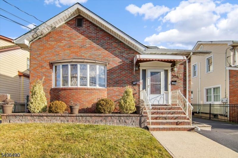 Exterior, Facade, Brick Facade, Rowhouse