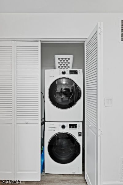 Interior, Utility Closets, Washer, Wood Texture Flooring