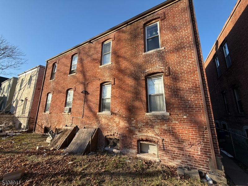 Exterior, Facade, Brick Facade, Rowhouse