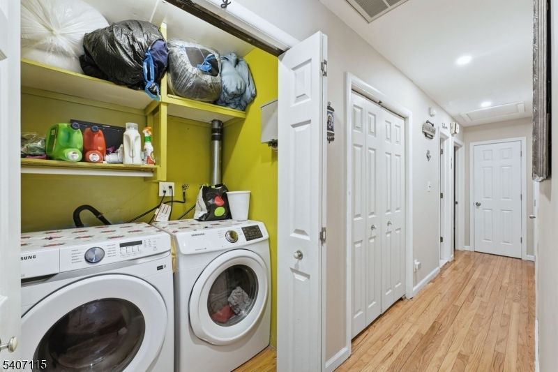 Interior, Recessed Lighting, Washer, Wood Texture Flooring
