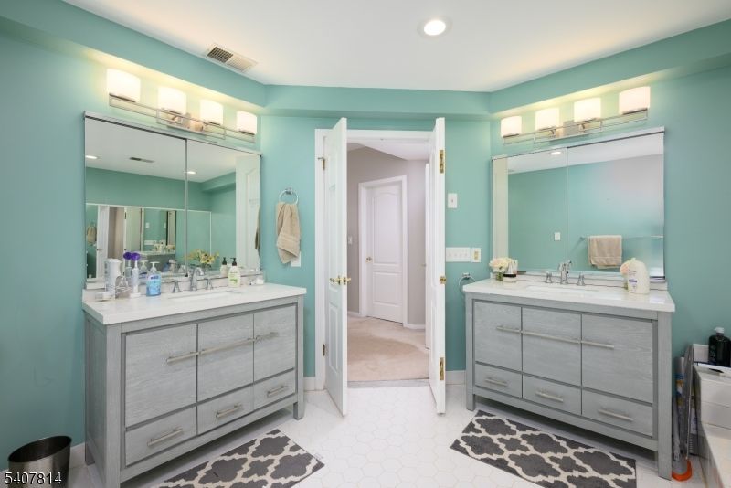 Bathroom, Interior, Recessed Lighting