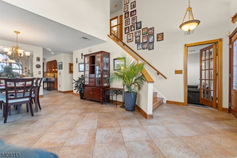 Chandelier, Dining room, Interior, Pendant Lights