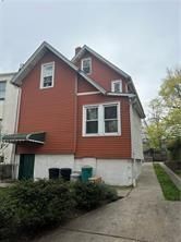 Attached, Exterior, Facade, Queen Anne Victorian