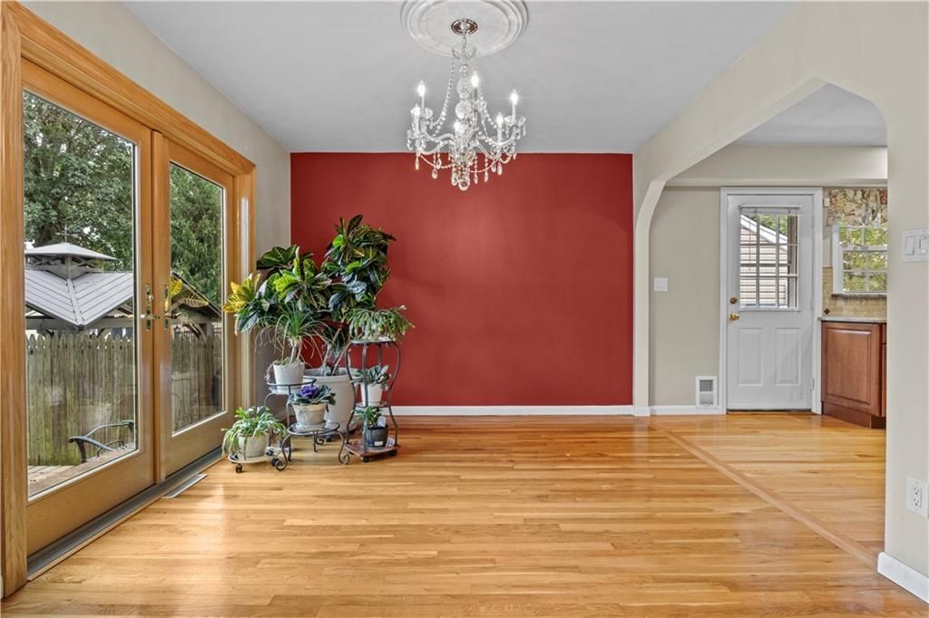 Chandelier, Empty room, Interior, Wood Texture Flooring