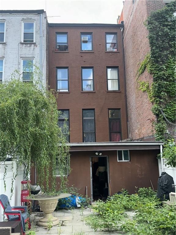 Exterior, Facade, Brick Facade, Rowhouse