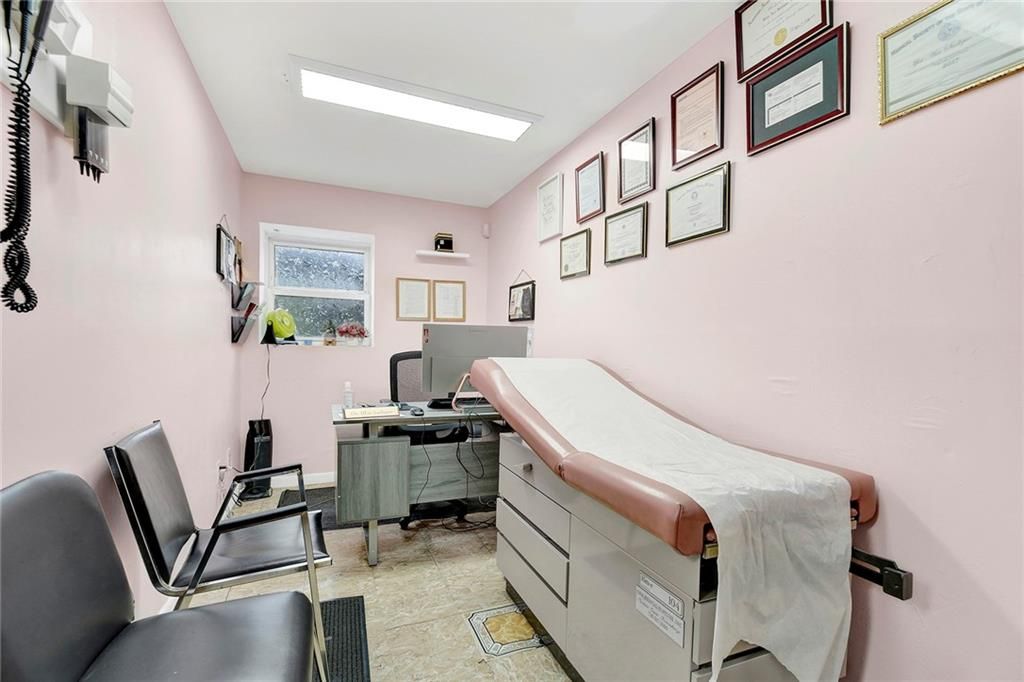 Home Office, Interior