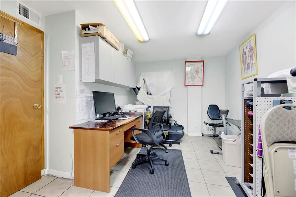 Home Office, Interior