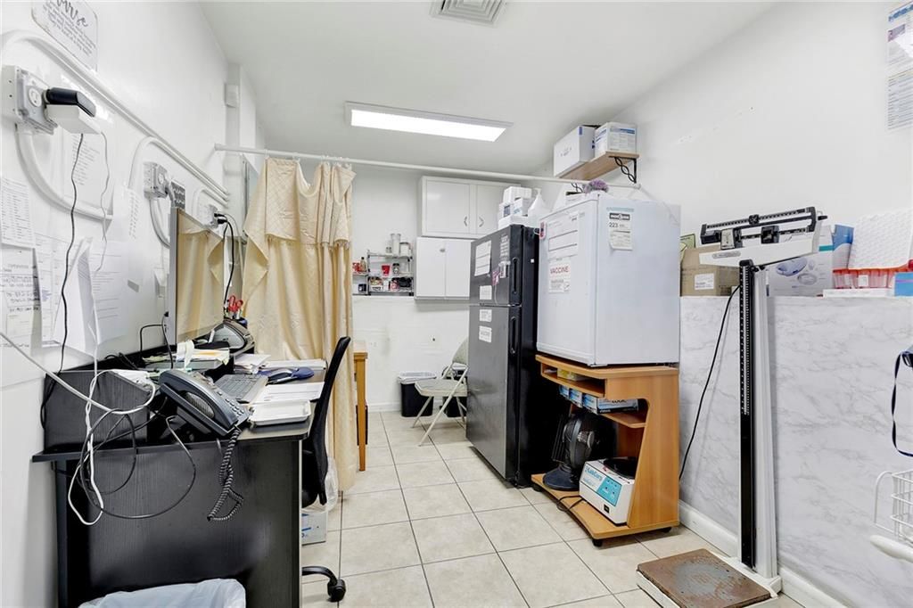 Home Office, Interior