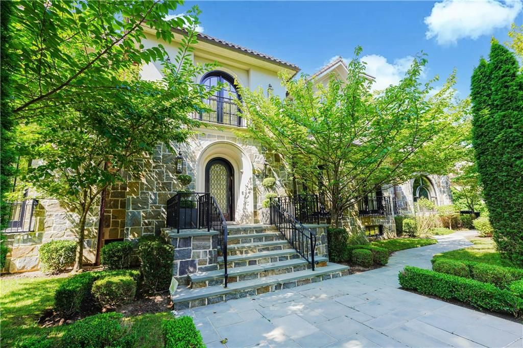 Exterior, Facade, Mediterranean