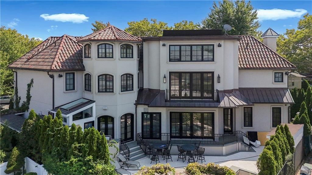 Exterior, Facade, French Provincial