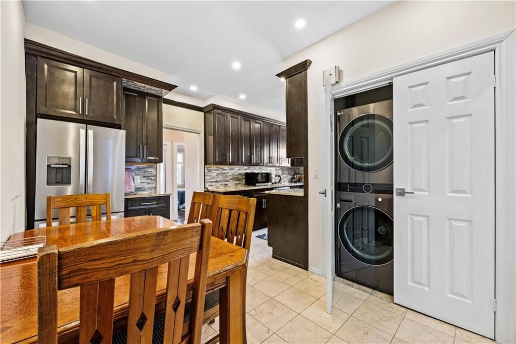Dining room, Interior, Kitchen, Recessed Lighting, Washer