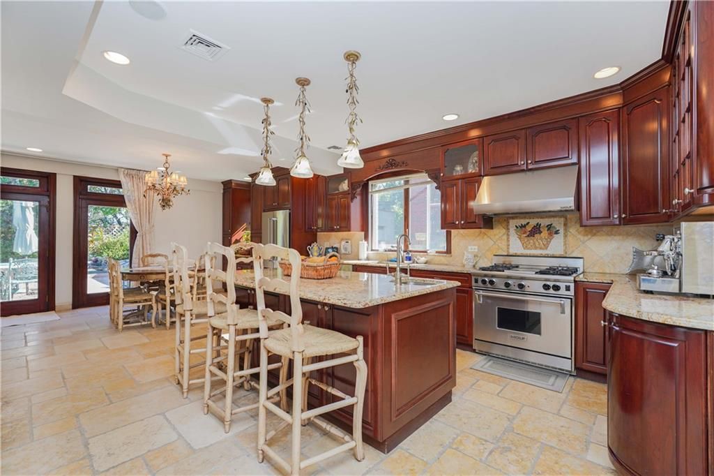 Chandelier, Dining room, Interior, Kitchen, Recessed Lighting, Stainless Steel Appliances