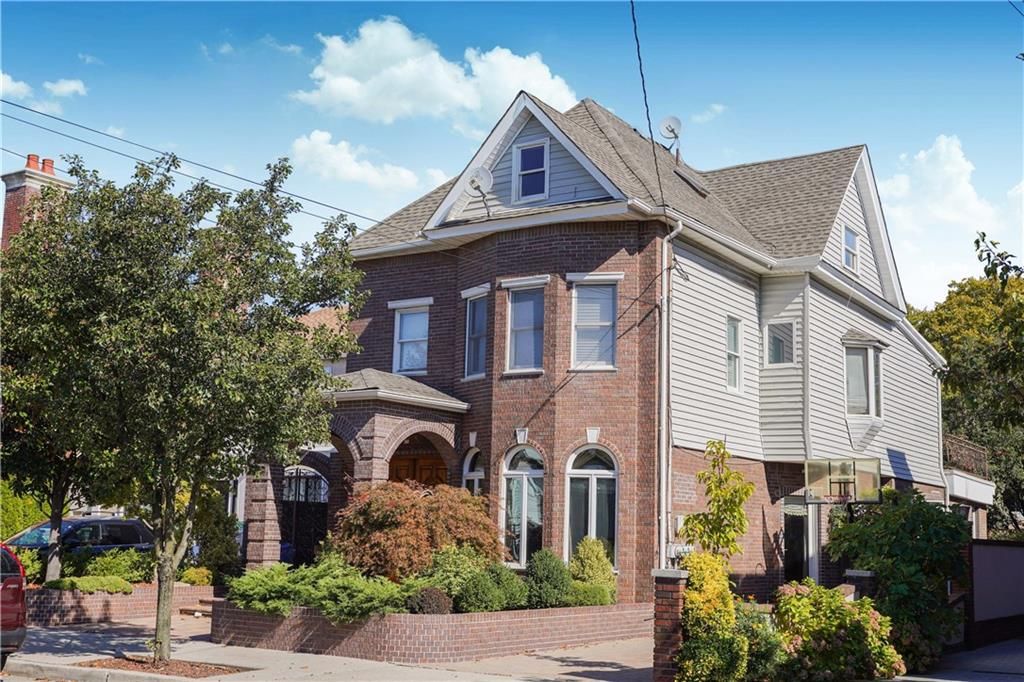 Exterior, Facade, Brick Facade, Queen Anne Victorian