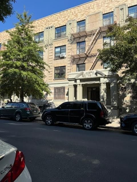 Exterior, Facade, Brick Facade, Rowhouse