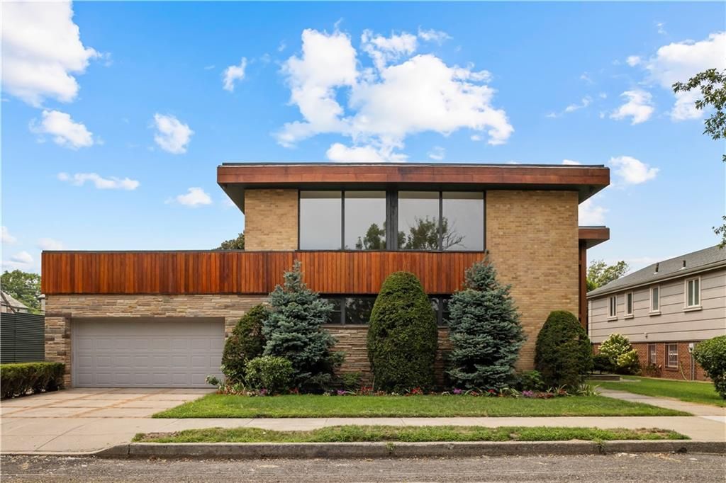 Attached, Exterior, Facade, Modern