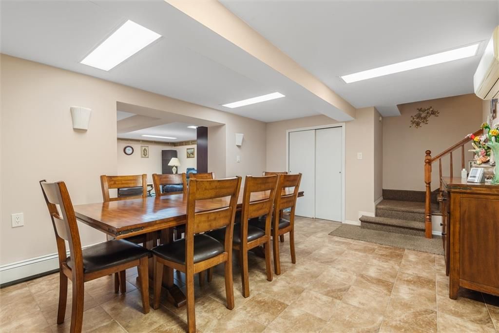 Dining room, Interior, Recessed Lighting