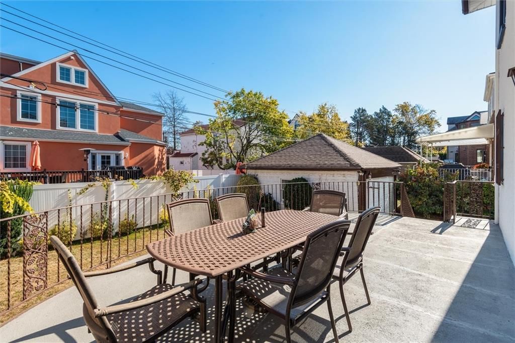 Detached Garage, Exterior