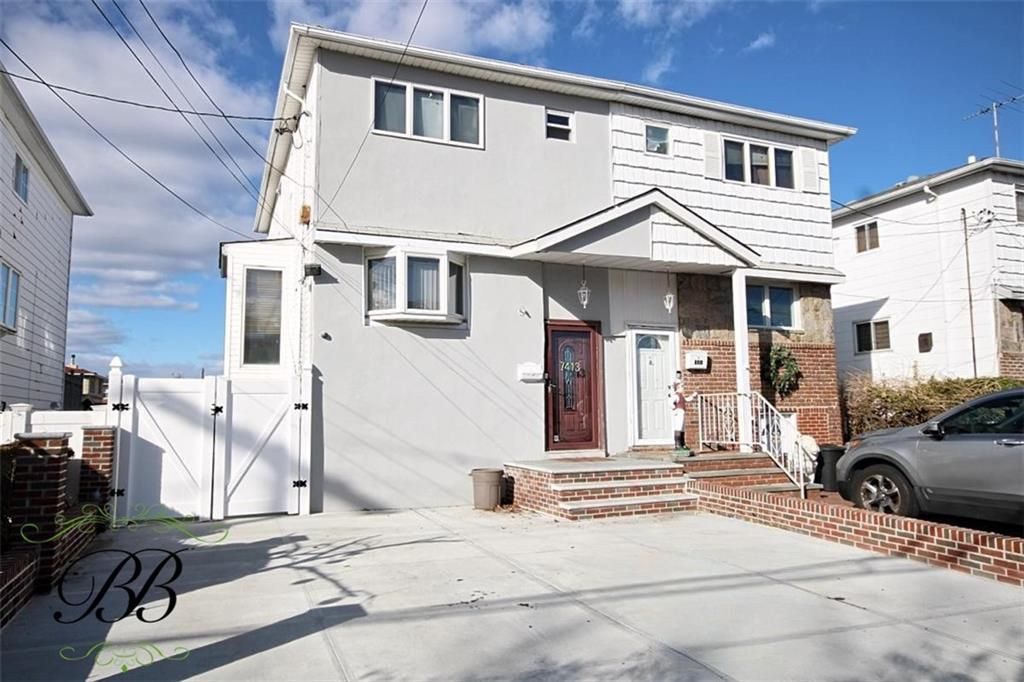 Exterior, Facade, Rowhouse