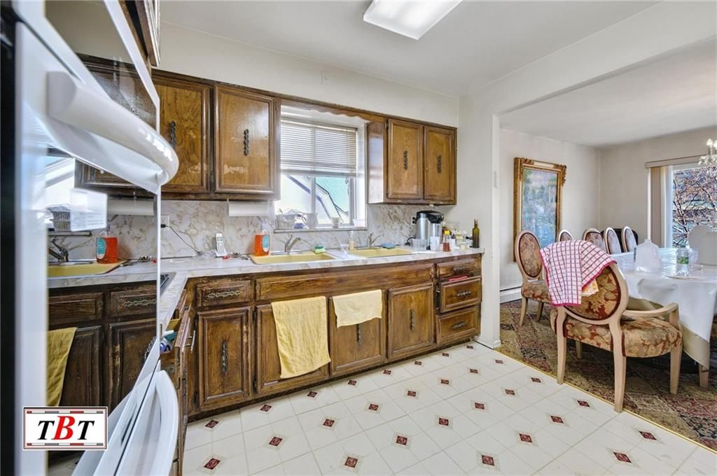 Chandelier, Dining room, Interior, Kitchen