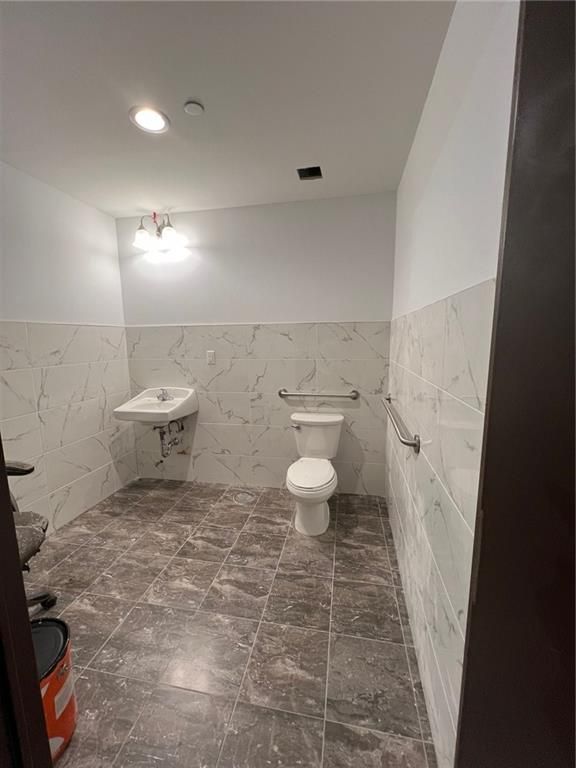Bathroom, Interior, Marble Walls, Recessed Lighting