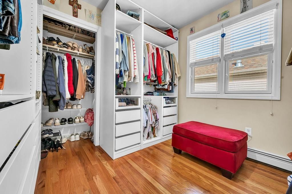 Interior, Walk-in Closets, Wood Texture Flooring