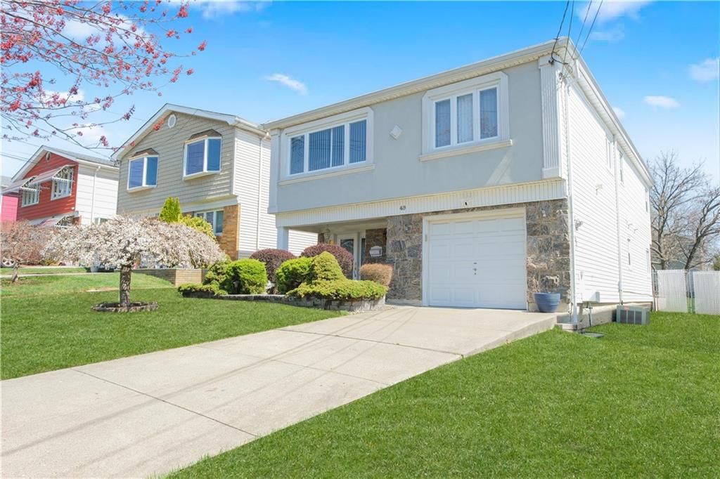 Attached, Exterior, Facade, Brick Facade, Rowhouse