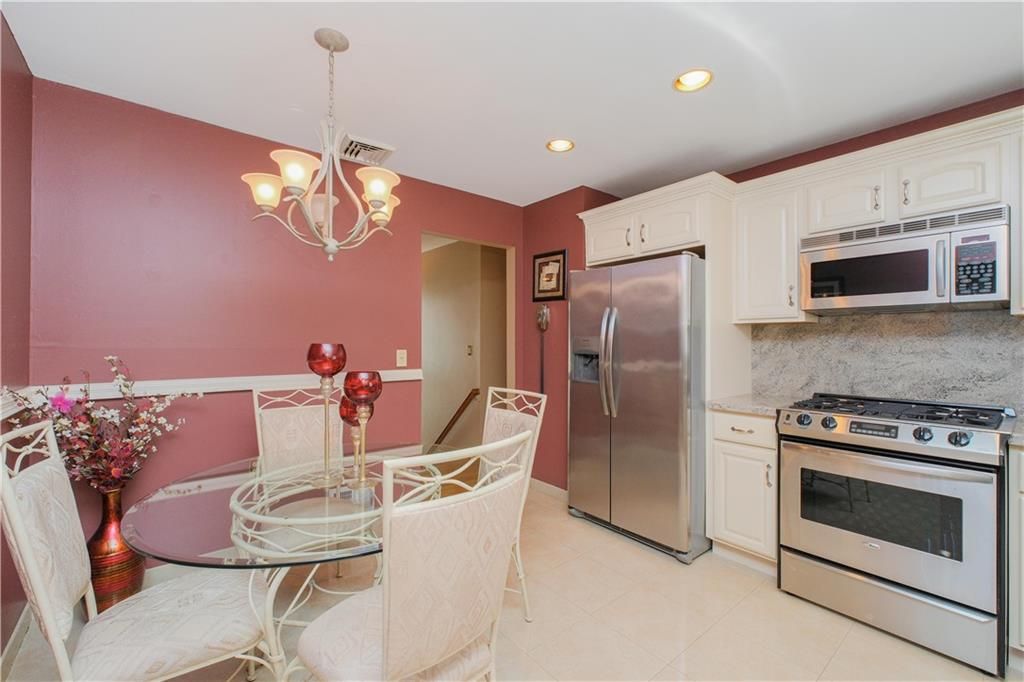 Chandelier, Dining room, Interior, Kitchen, Recessed Lighting, Stainless Steel Appliances