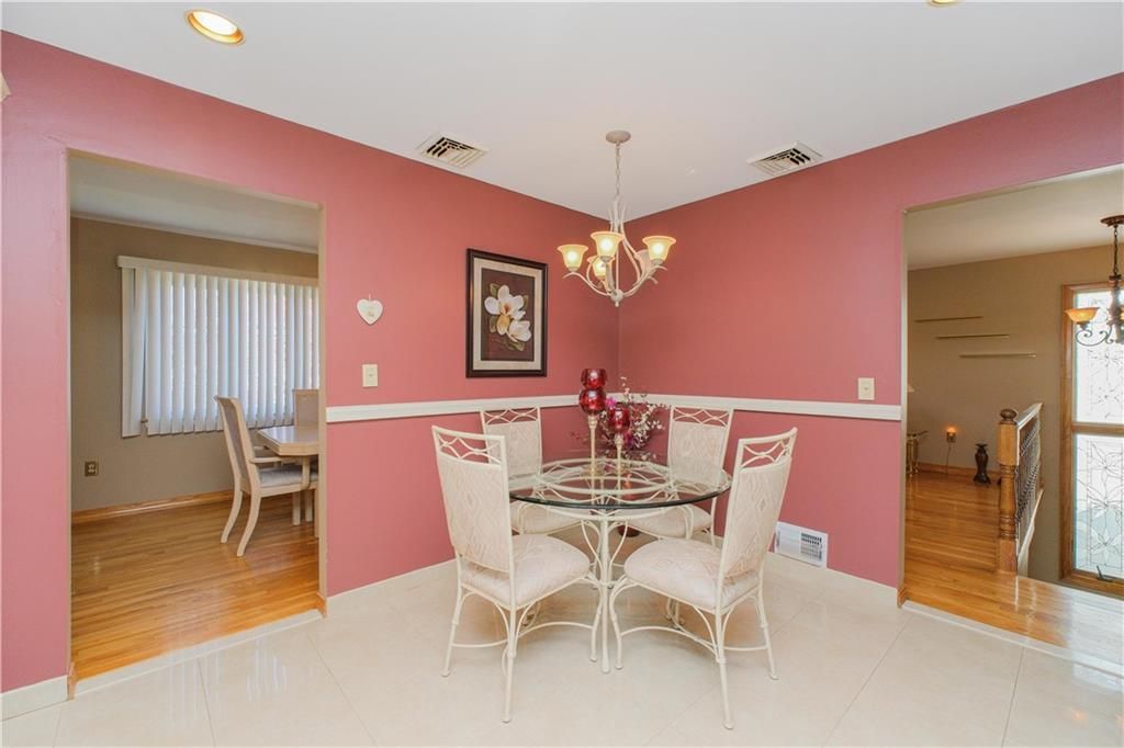 Chandelier, Dining room, Interior, Pendant Lights, Recessed Lighting, Wood Texture Flooring