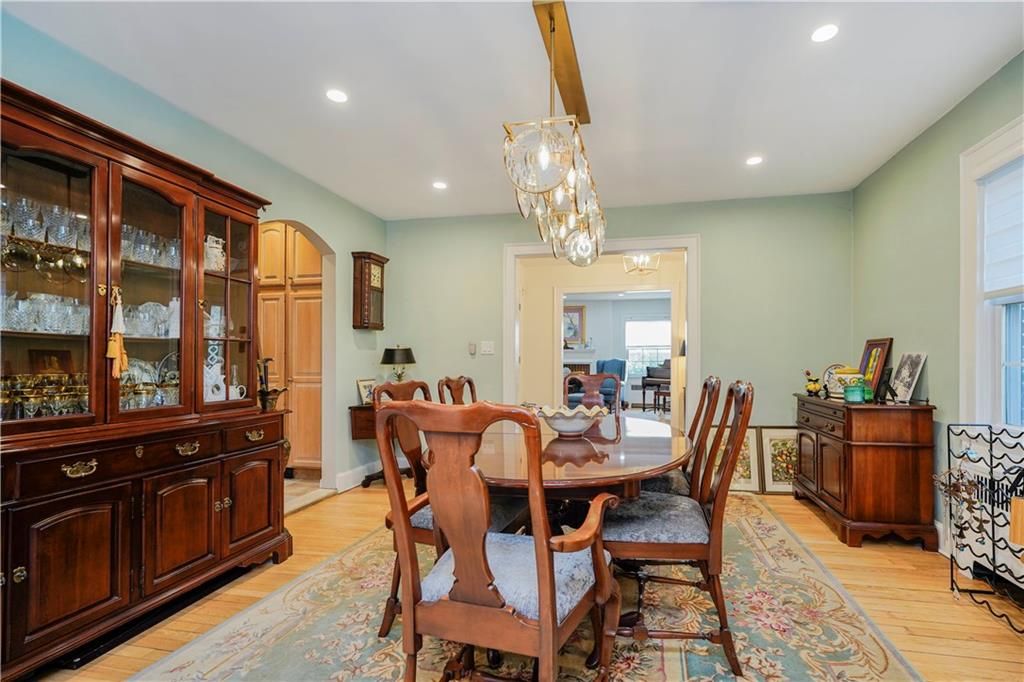 Chandelier, Dining room, Interior, Recessed Lighting, Wood Texture Flooring