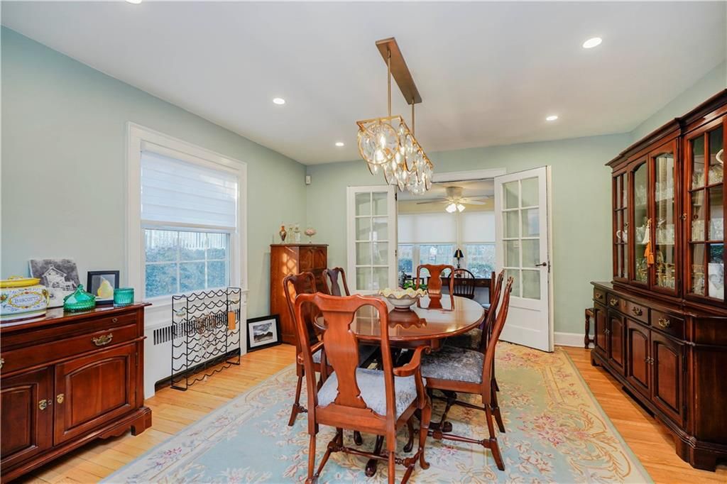 Chandelier, Dining room, Interior, Recessed Lighting, Wood Texture Flooring