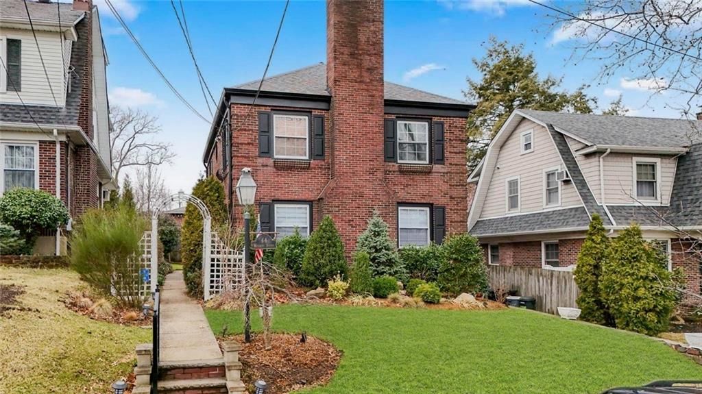 Exterior, Facade, Brick Facade, Cape Cod