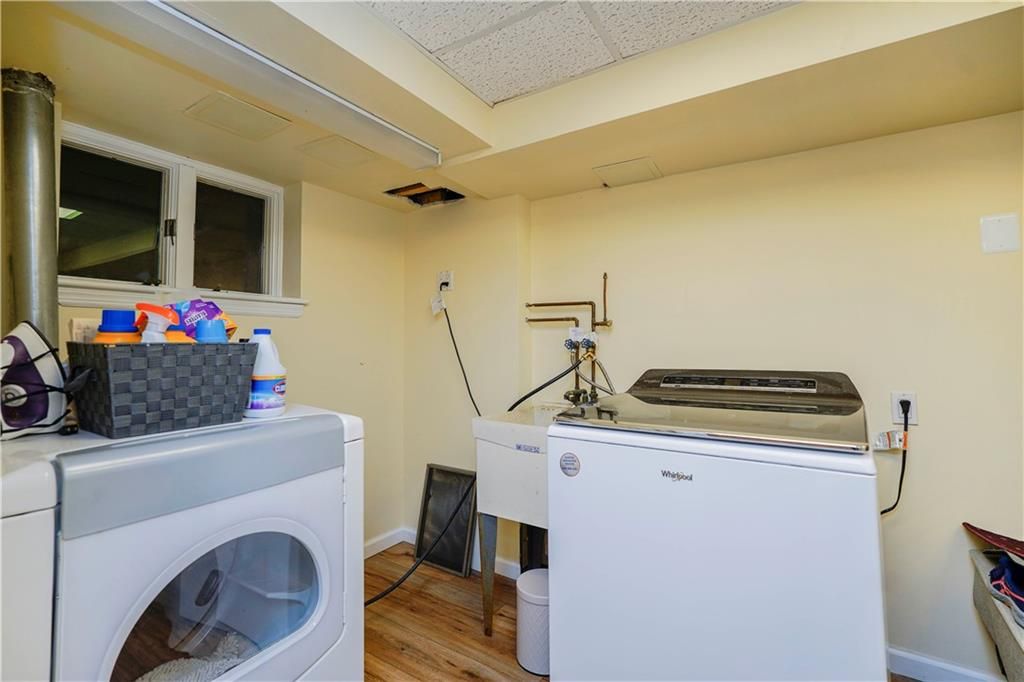 Interior, Washer, Wood Texture Flooring