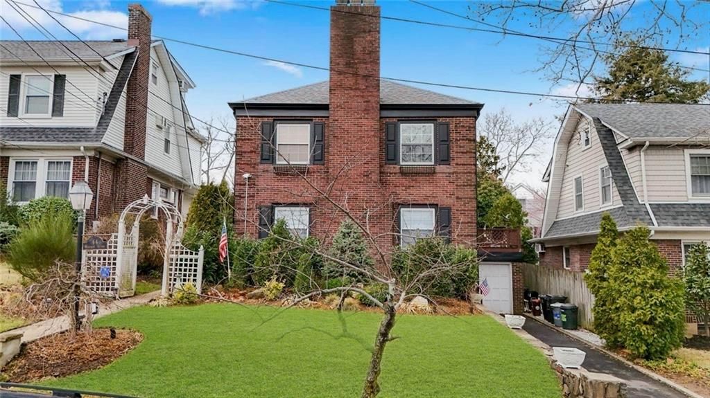 Exterior, Facade, Brick Facade, Georgian