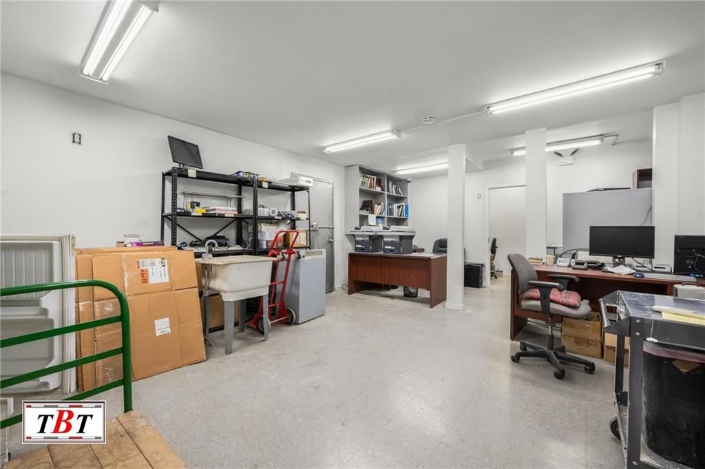 Home Office, Interior