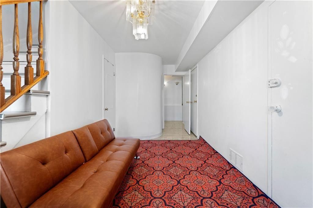 Chandelier, Interior