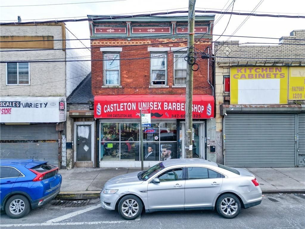 Exterior, Facade, Brick Facade, Rowhouse