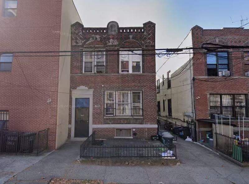 Exterior, Facade, Brick Facade, Rowhouse