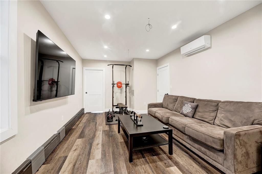 Fitness Equipment, Interior, Living room, Recessed Lighting, Wood Texture Flooring