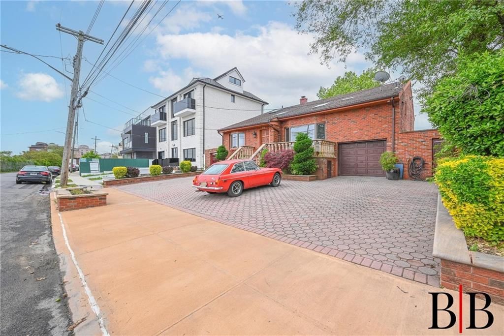 Attached, Exterior, Facade, Brick Facade, None