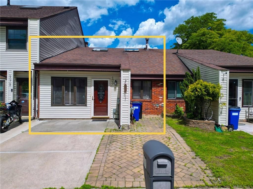 Exterior, Facade, Brick Facade, Cape Cod