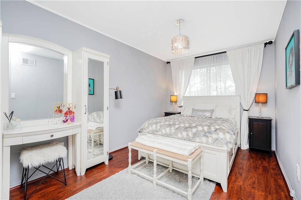 Bedroom, Interior, Pendant Lights, Wood Texture Flooring
