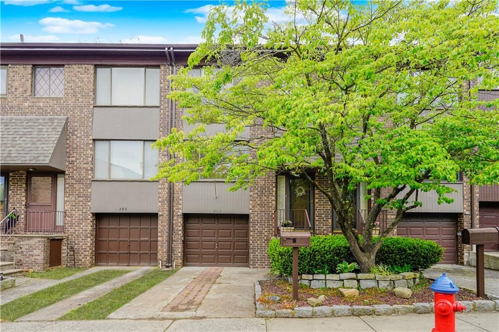 Attached, Exterior, Facade, Brick Facade, Rowhouse