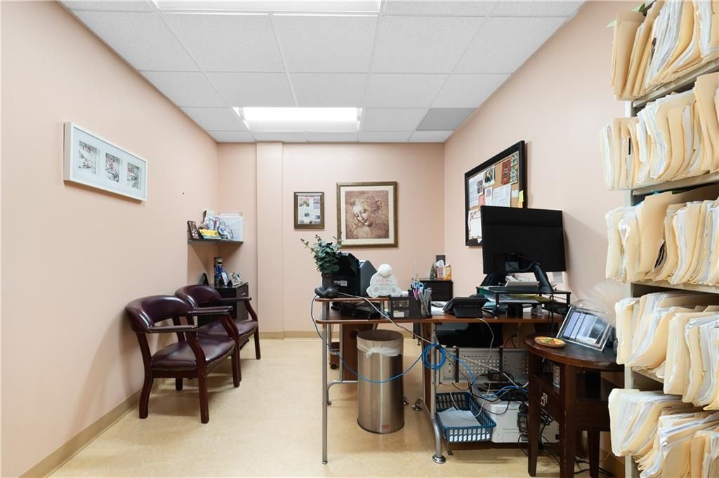 Home Office, Interior